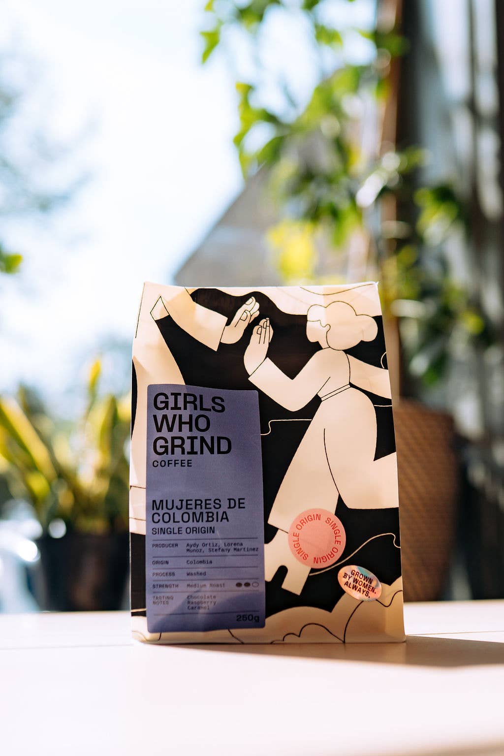 Coffee Beans, Mujeres de Colombia, washed single origin.