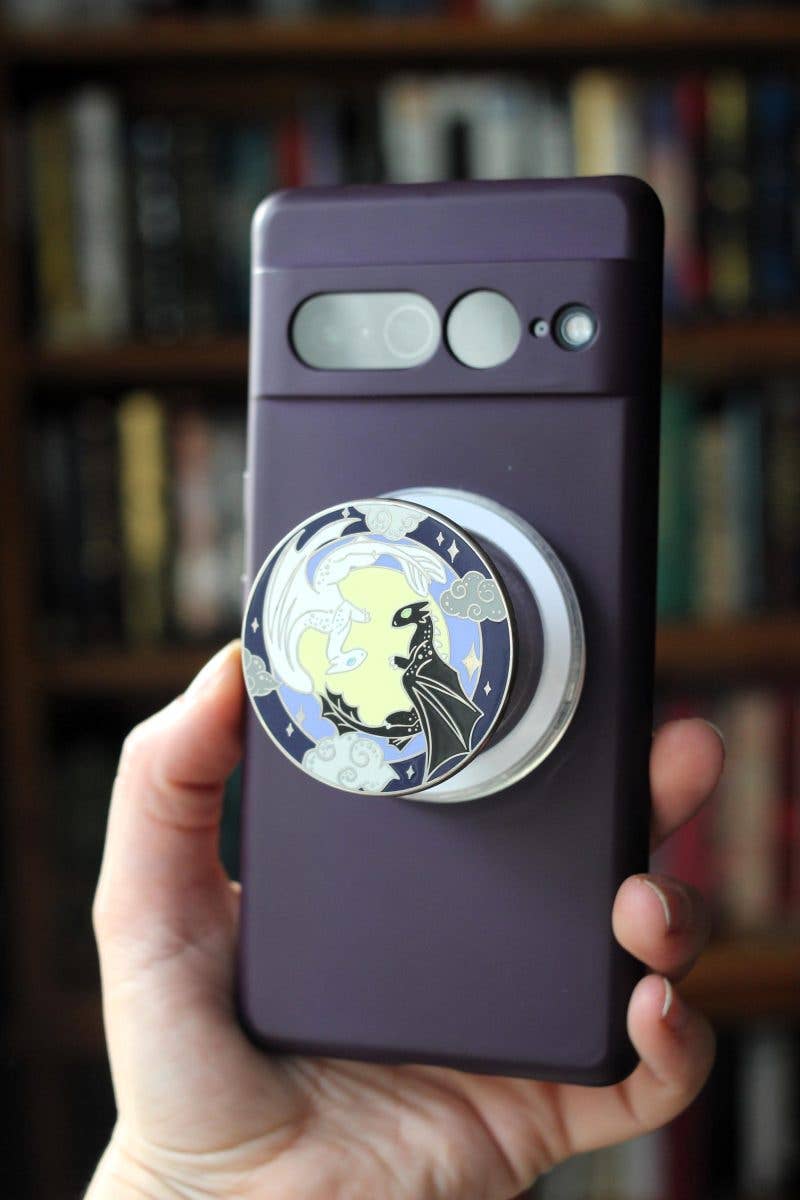 Geek and Artsy - Dancing Dragons Kindle Grip