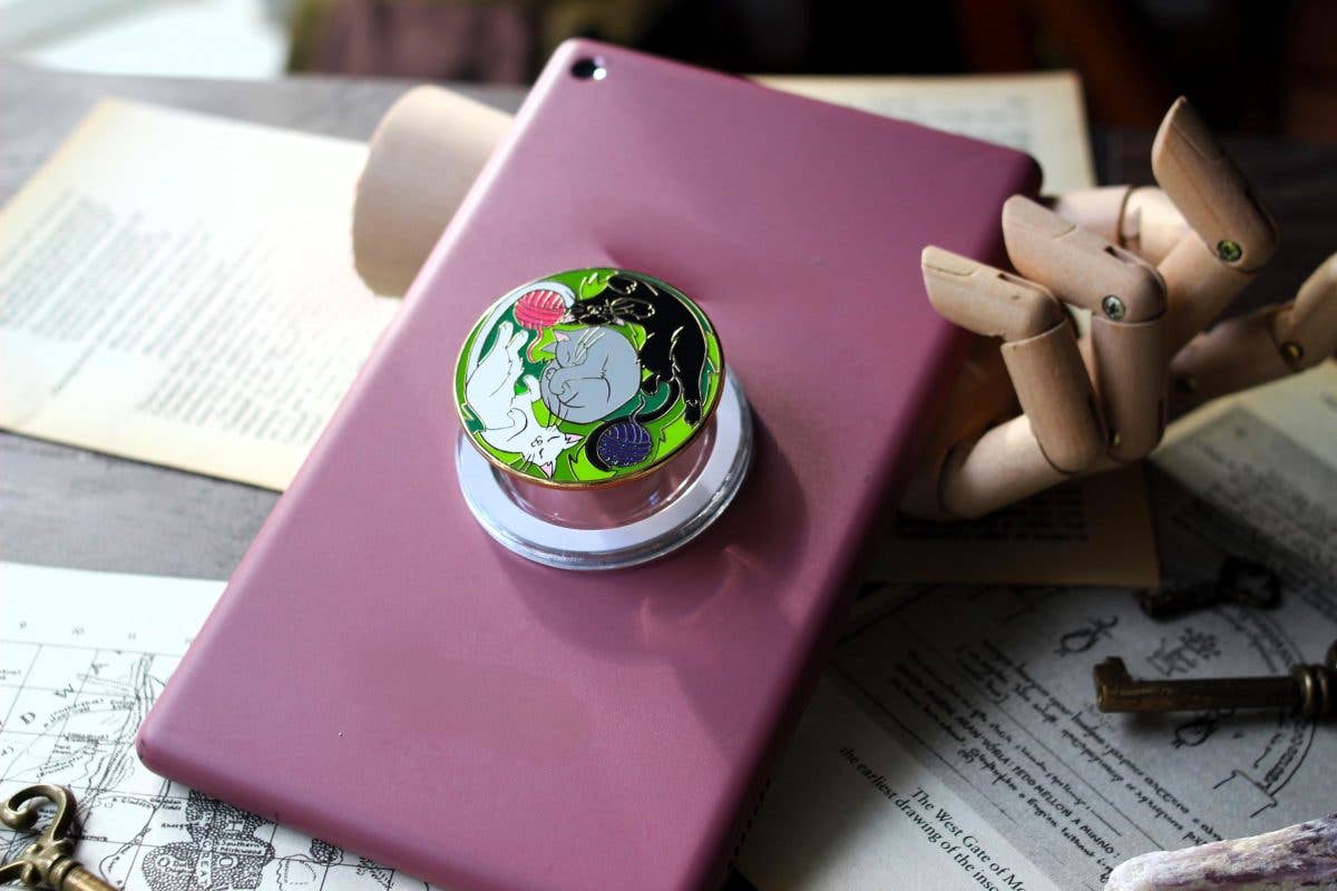Geek and Artsy - Kitten Cuddles Kindle Grip