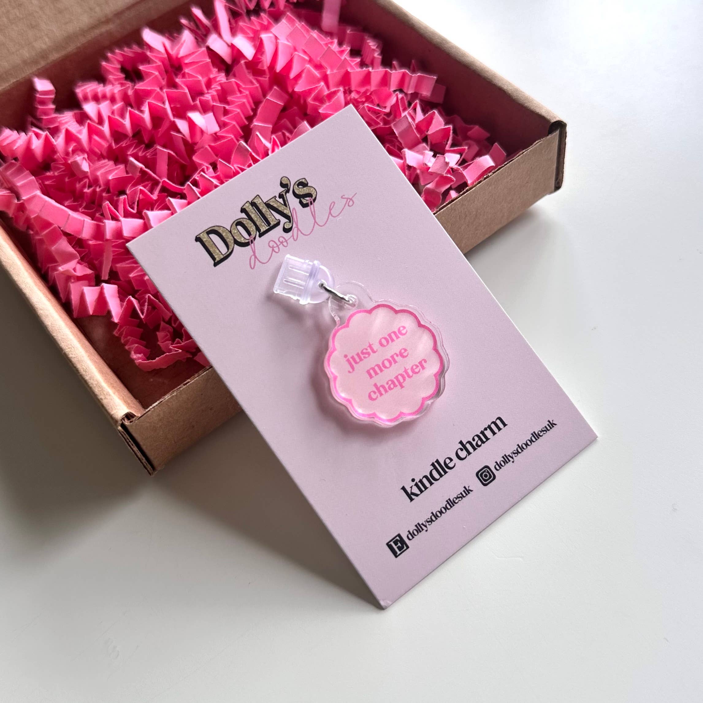 Kindle Charm - Just One More Chapter Scalloped Circle Pink