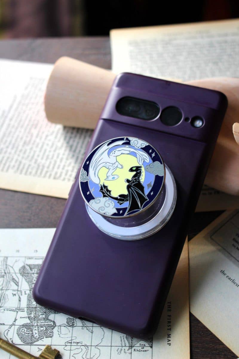Geek and Artsy - Dancing Dragons Kindle Grip