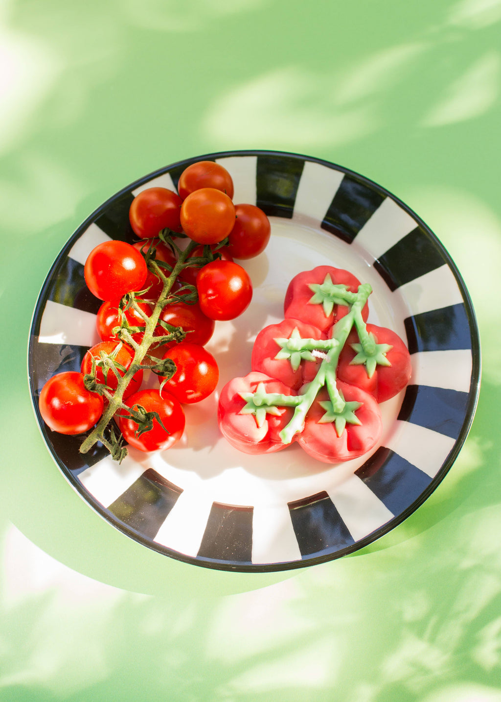 Nata Concept Store - Cherry Tomato Soy Wax Candle