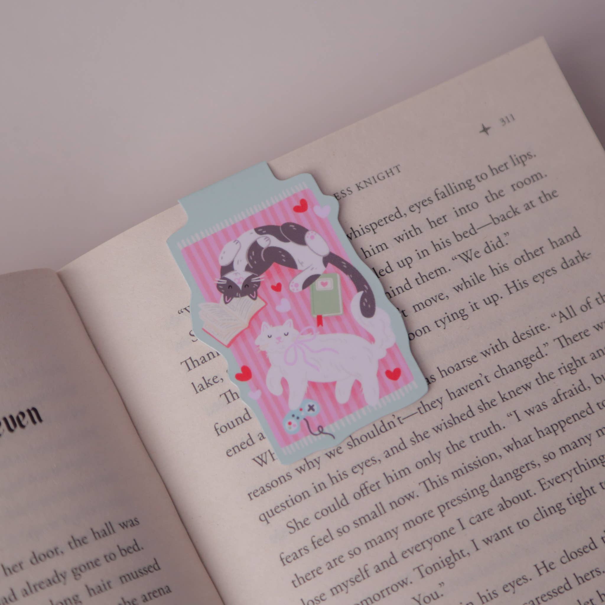 Hopscotch Paper Co. - Cosy Cats Magnetic Bookmark