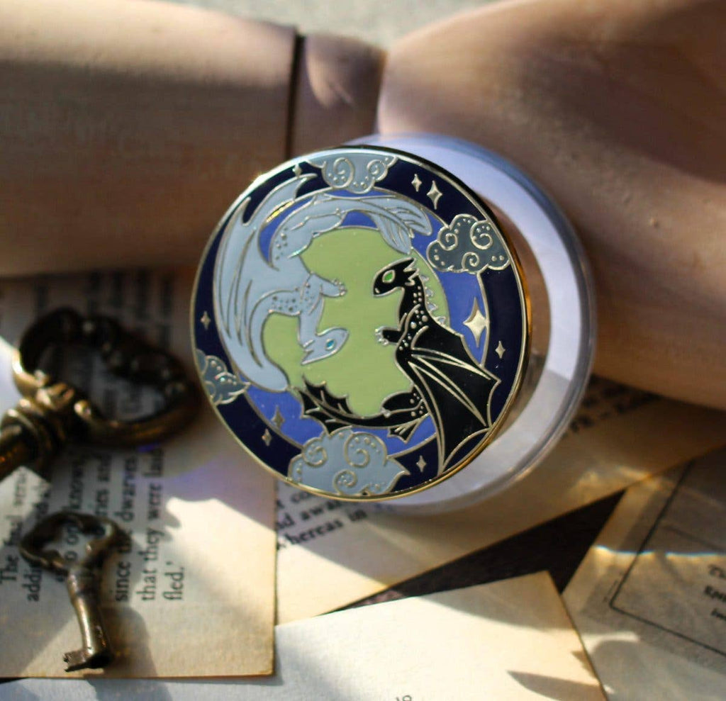 Geek and Artsy - Dancing Dragons Kindle Grip