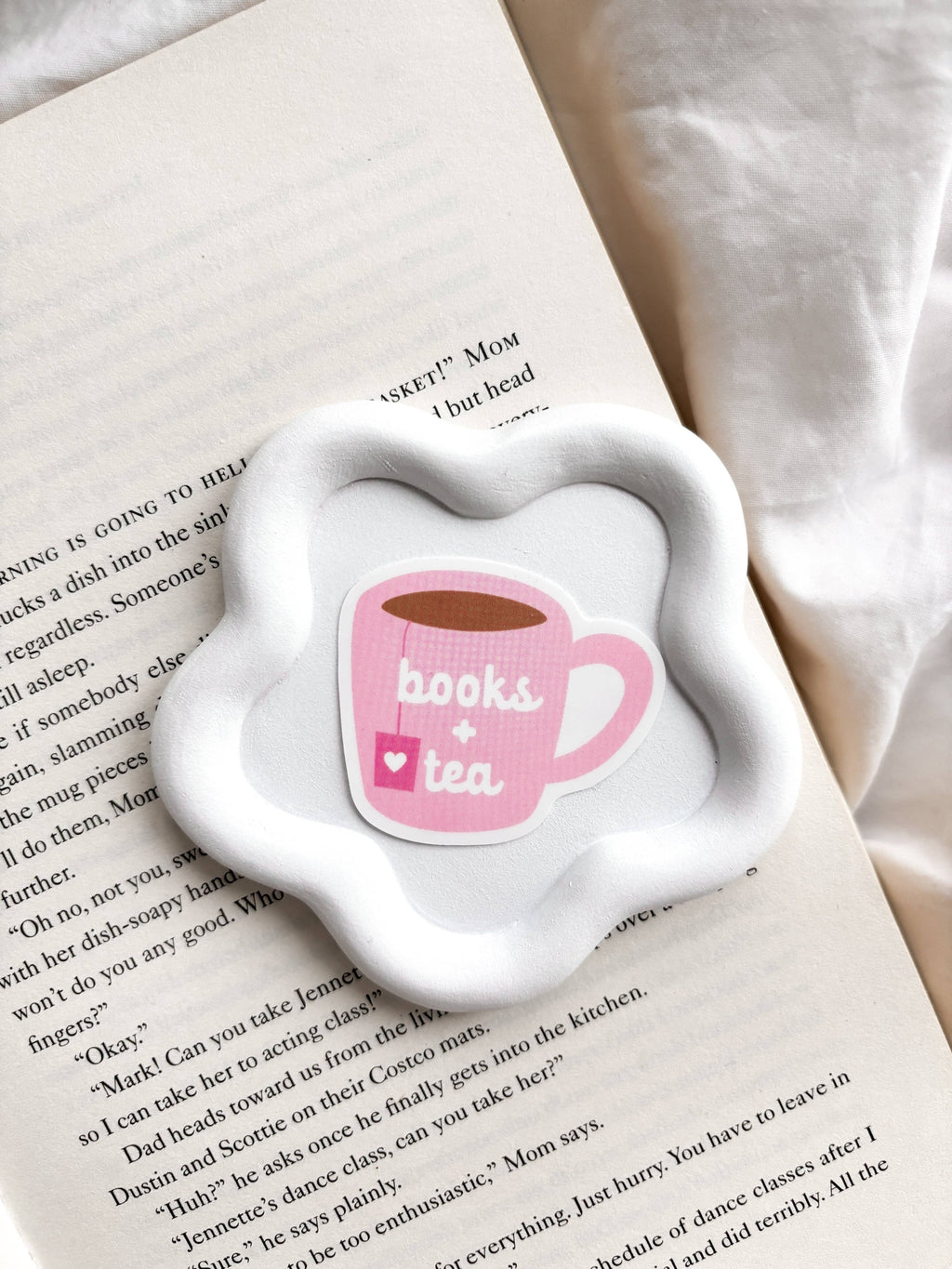 Fleurs on Sunday - Books & Tea Sticker