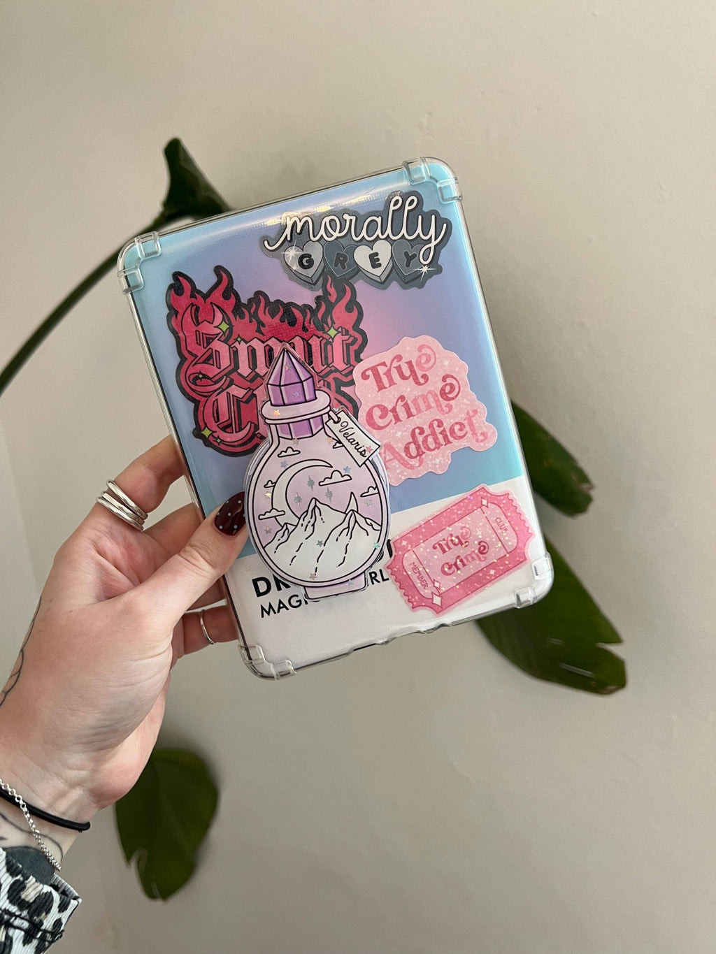 "Velaris" Luxury Magnetic Kindle Grip & Phone holder