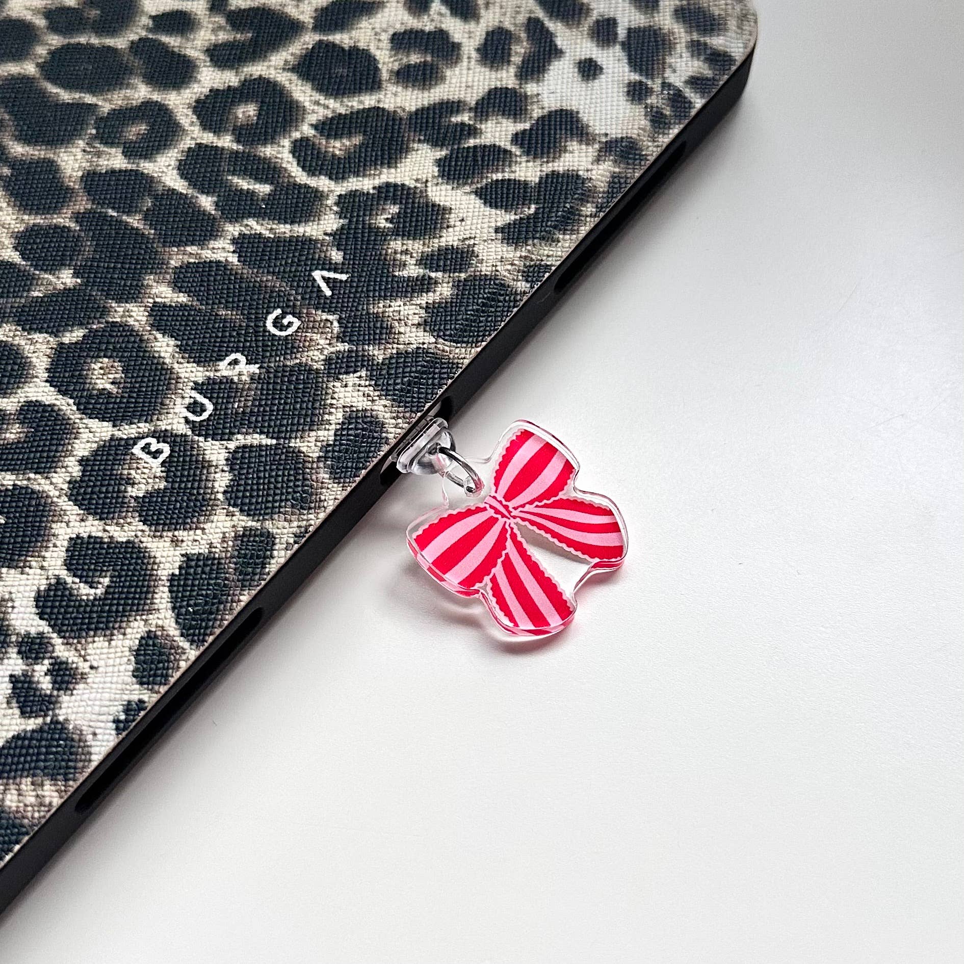 Dolly's Doodles - Pink Bow Kindle Charm