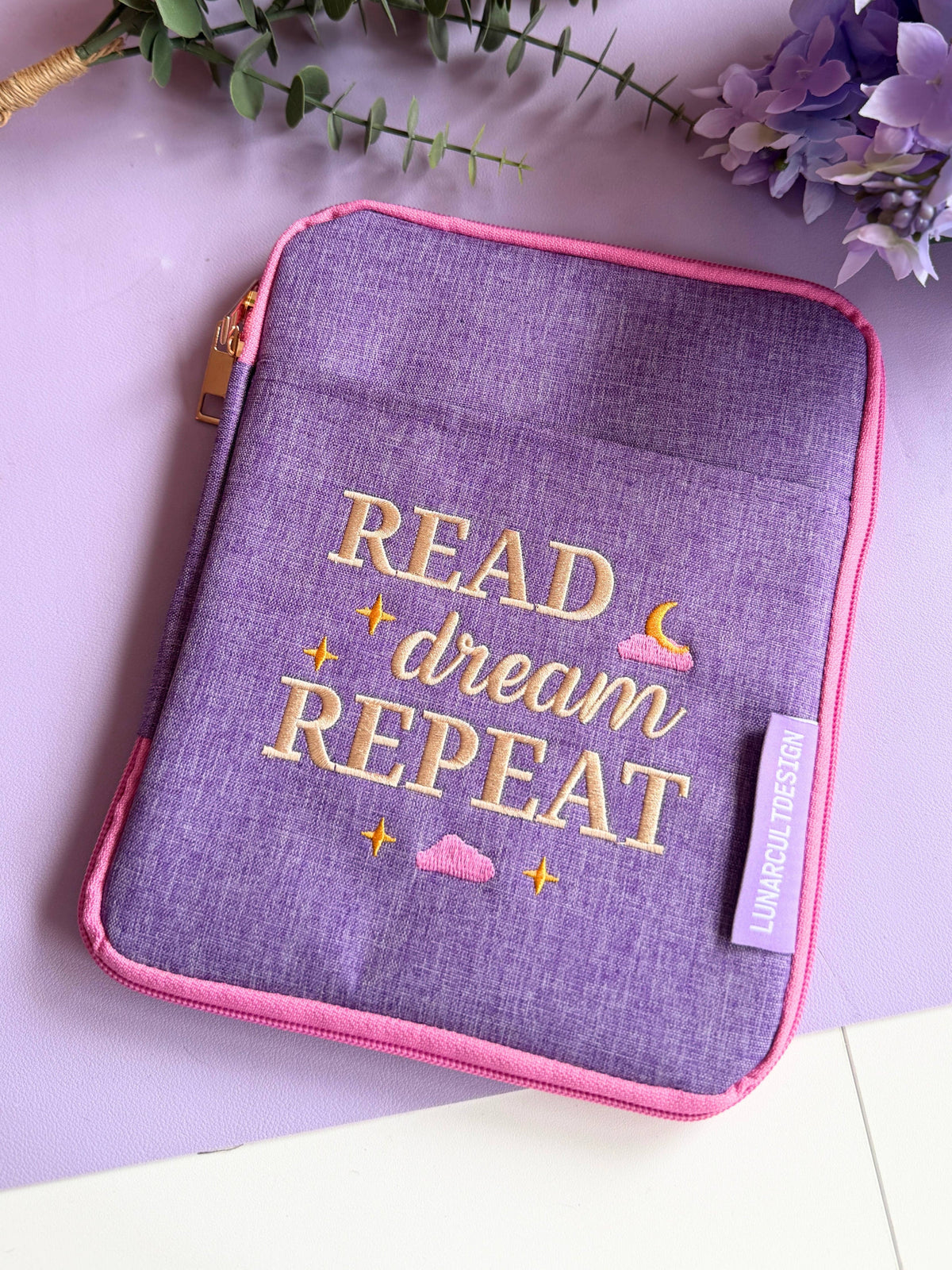 Read, Dream, Repeat e-Reader Organiser