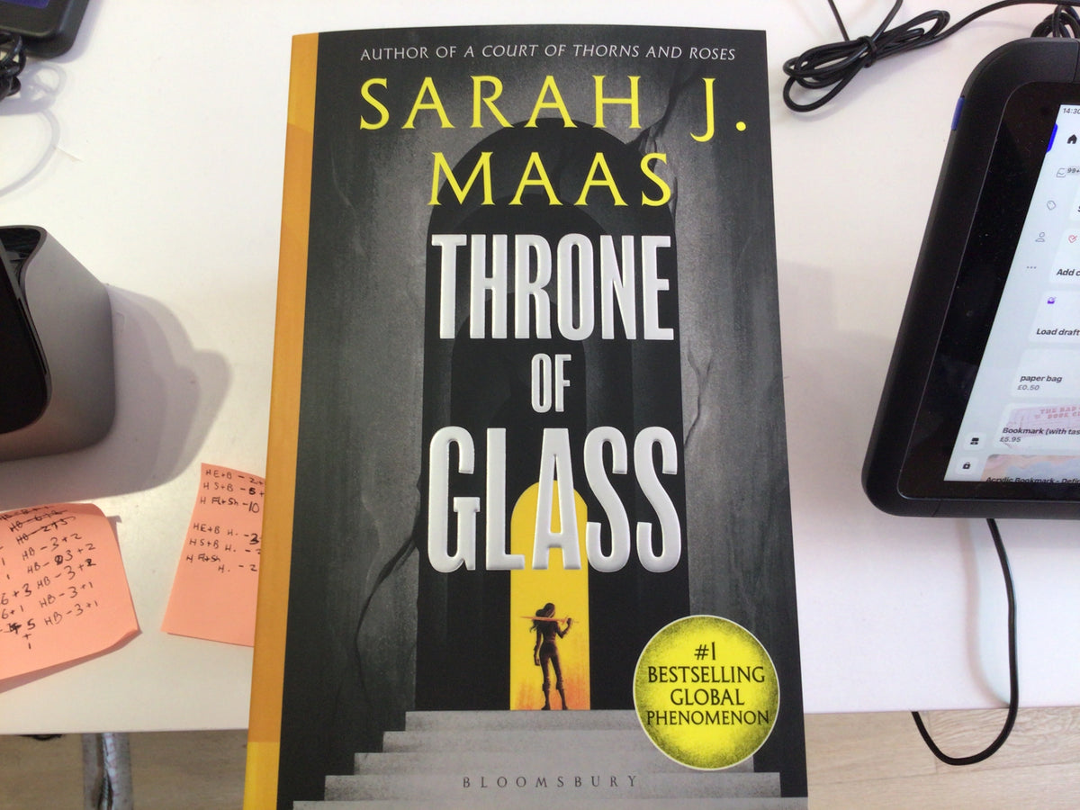 Throne of Glass by Sarah J. Maas (UK Paperback)