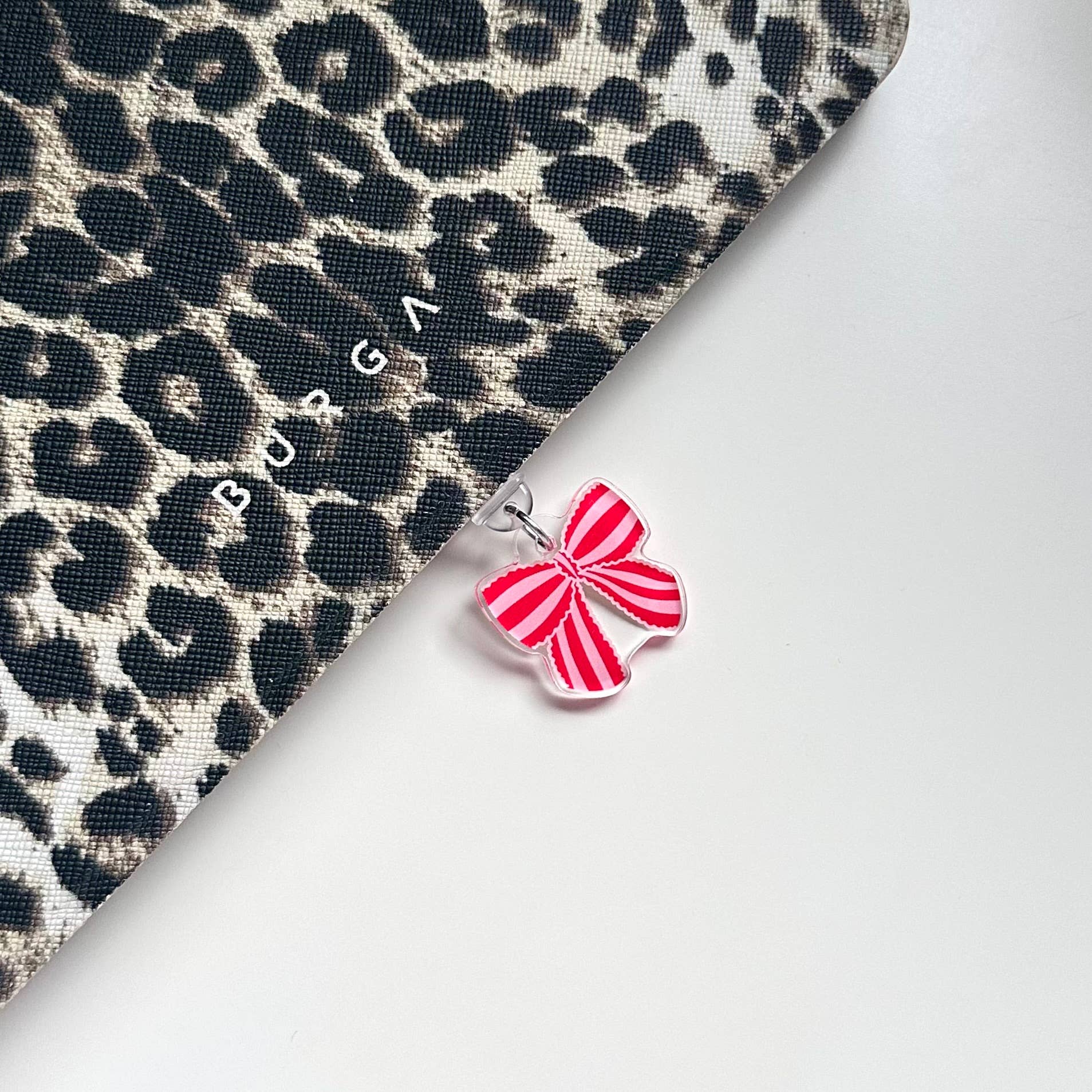 Dolly's Doodles - Pink Bow Kindle Charm