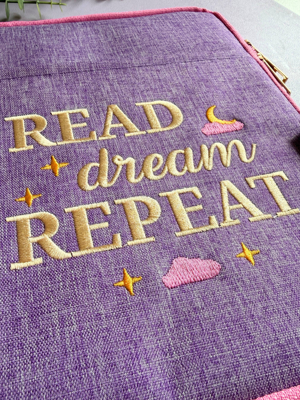 Read, Dream, Repeat e-Reader Organiser
