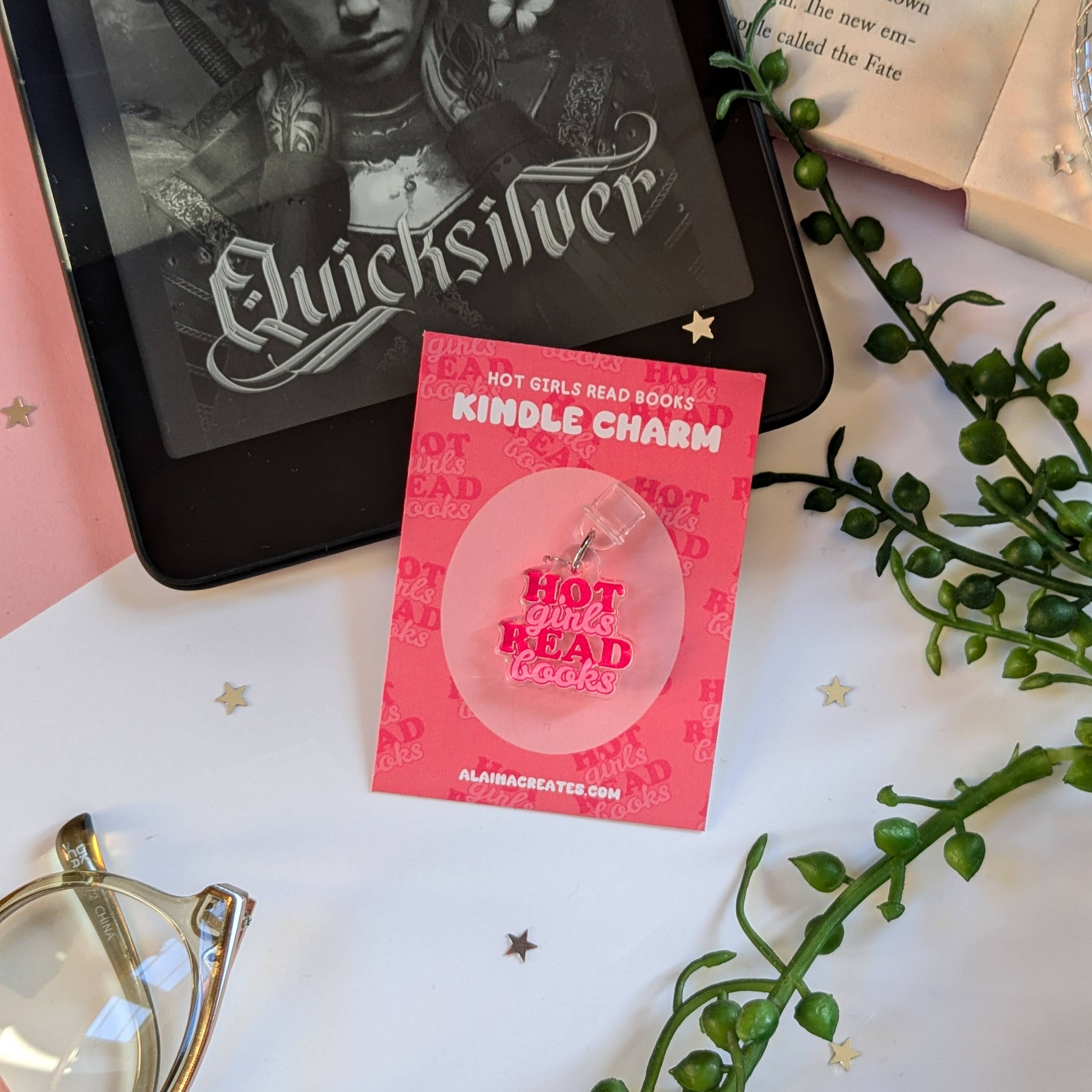 'Hot Girls Read Books' Kindle Charm