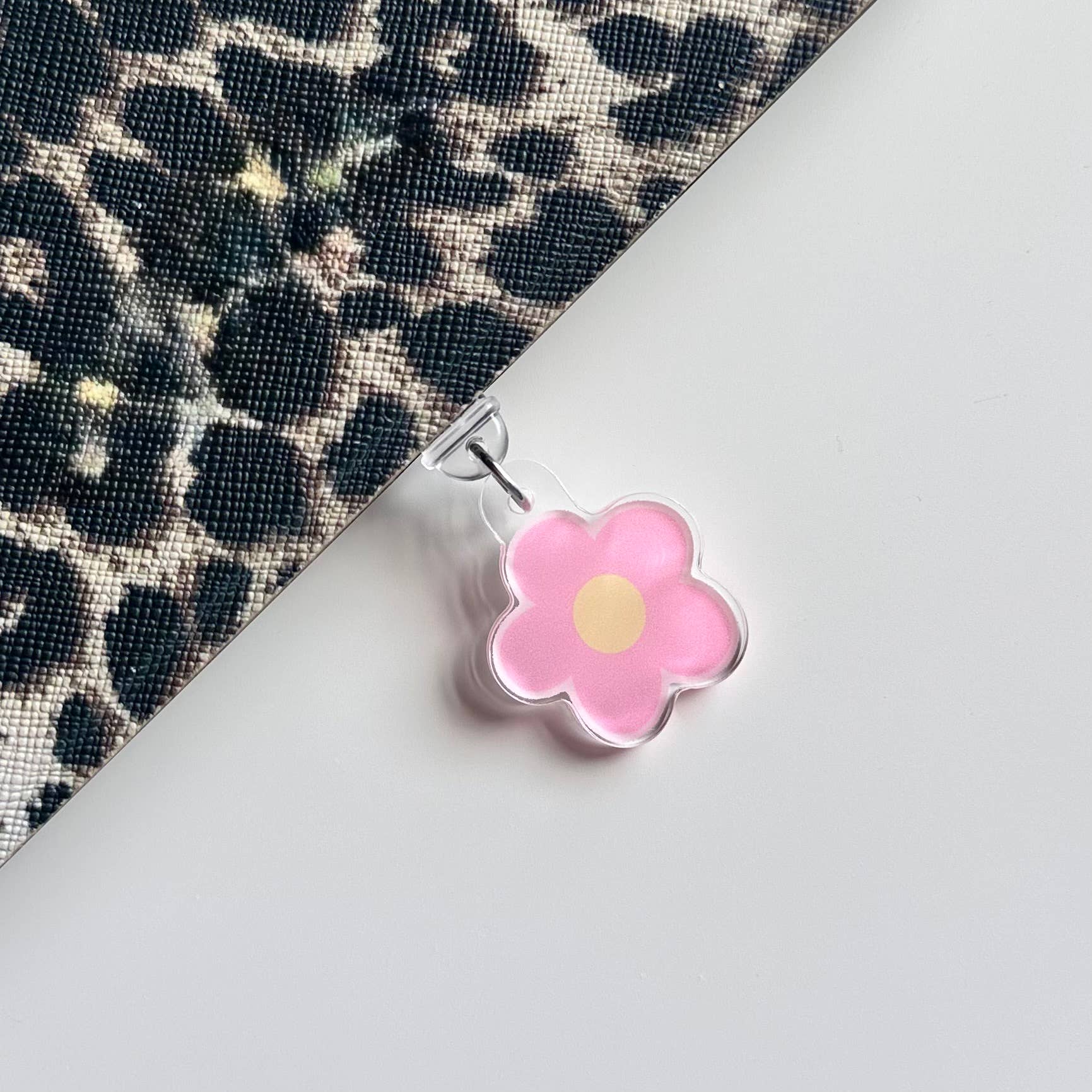 Dolly's Doodles - Pink Flower Kindle Charm