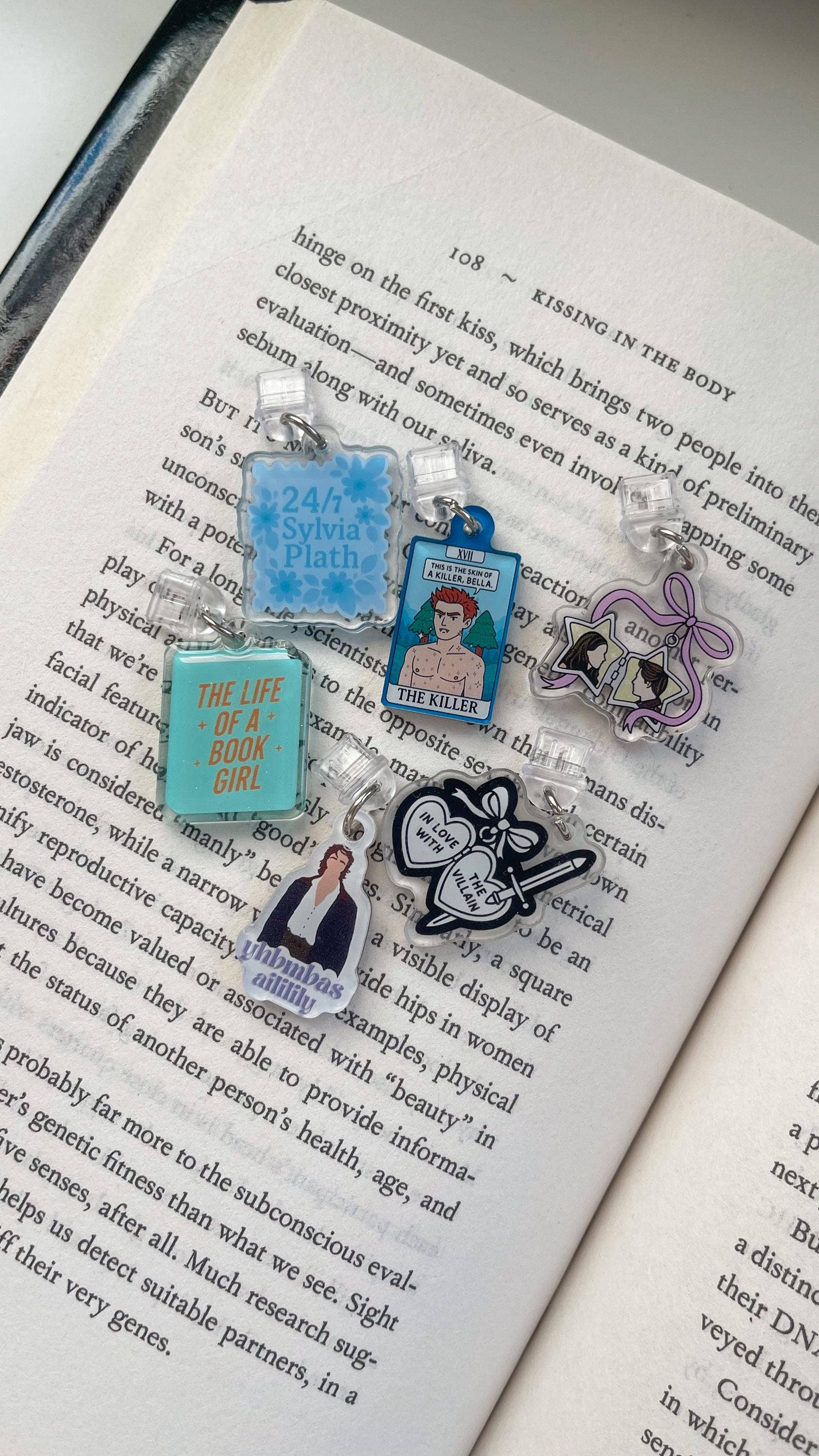 Liv Lee Designs - In Love with the Villain E-Reader Charm | Dark Romance