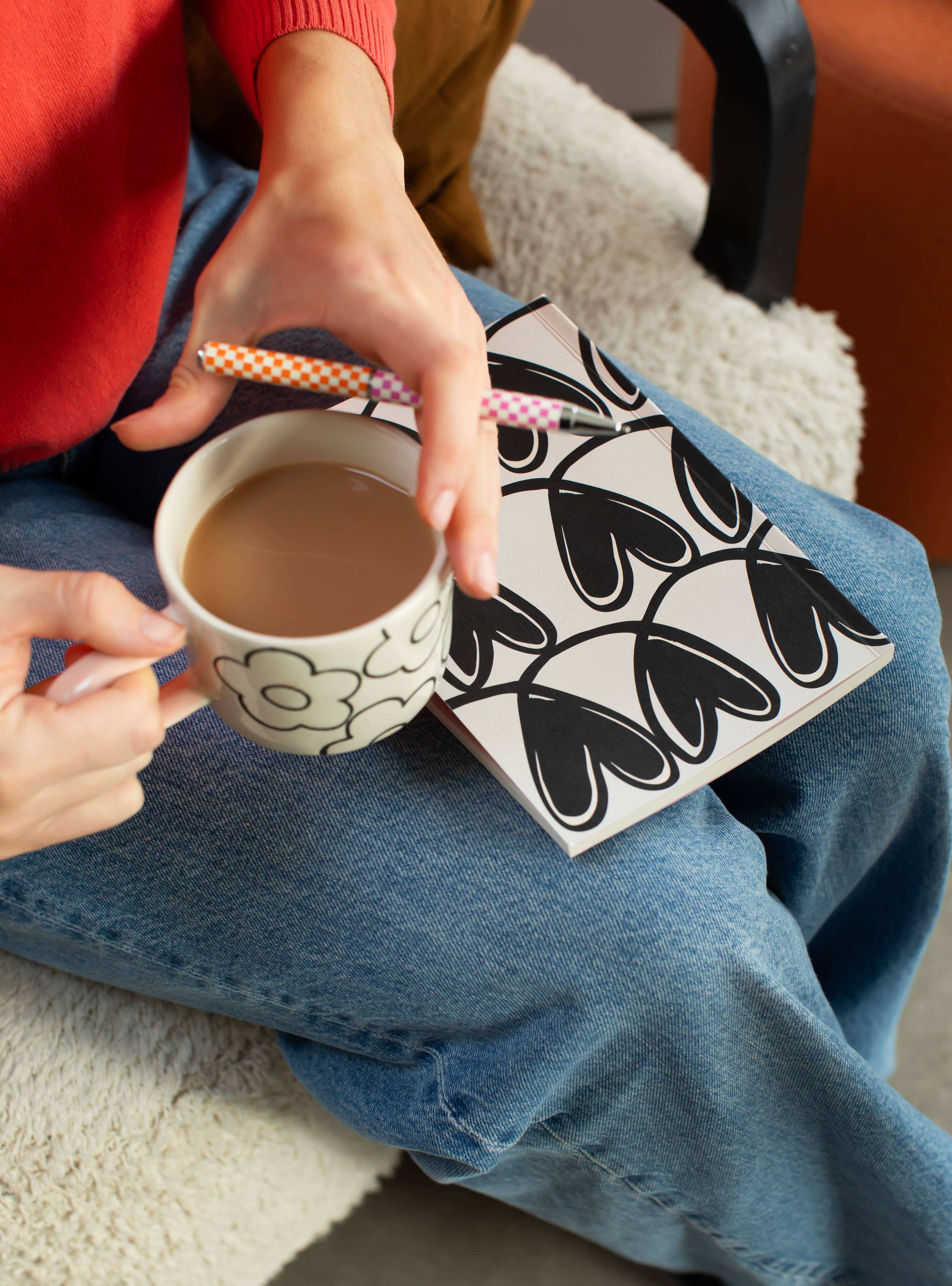 Caroline Gardner - Mono Outline Flower Mug