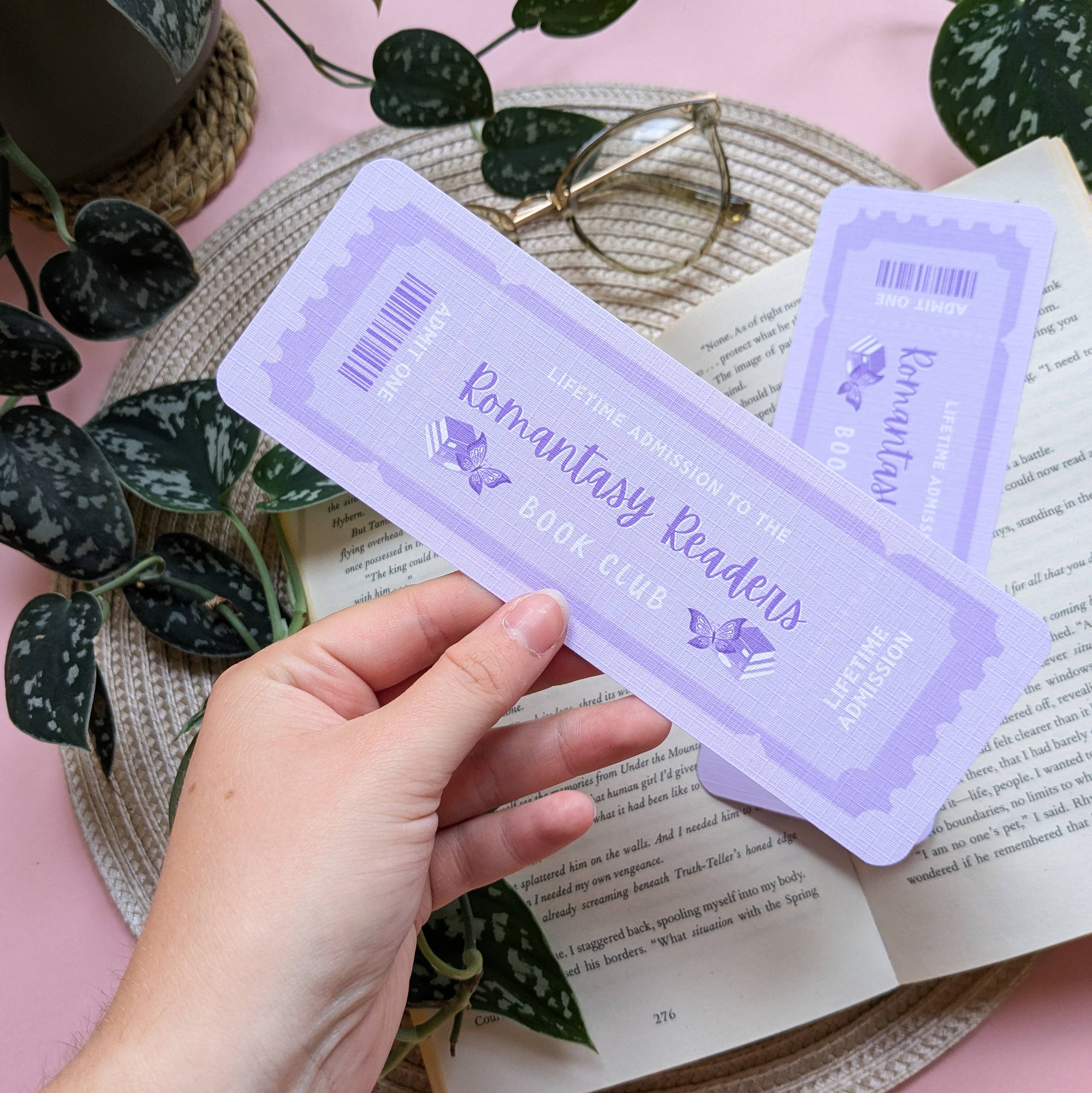 'Romantasy Readers Book Club' Linen Card Bookmark
