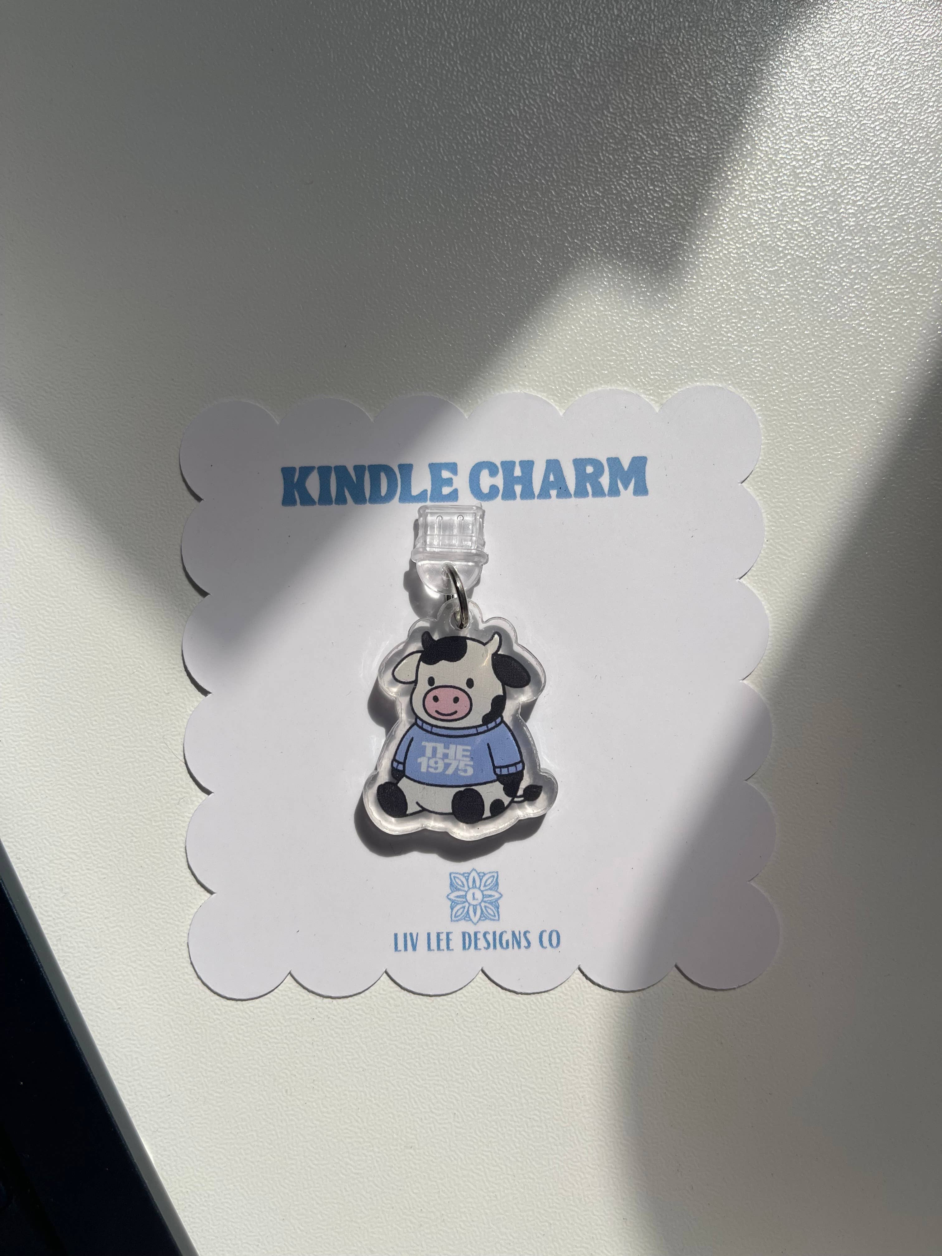 Liv Lee Designs - Wintering Cow E-Reader Charm: 1975 Dust Plug Accessory