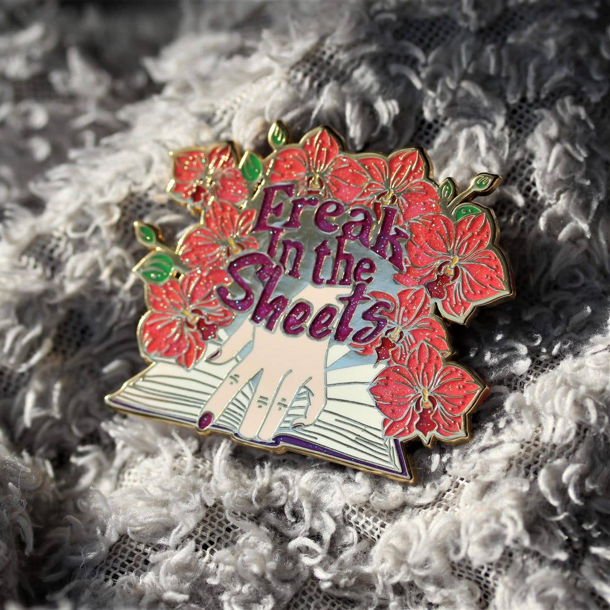 Freak in the sheets - book lover enamel pin