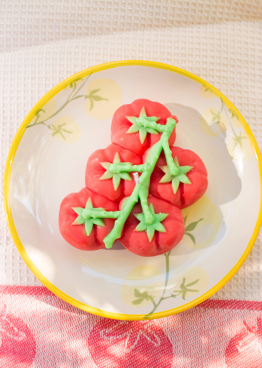 Nata Concept Store - Cherry Tomato Soy Wax Candle