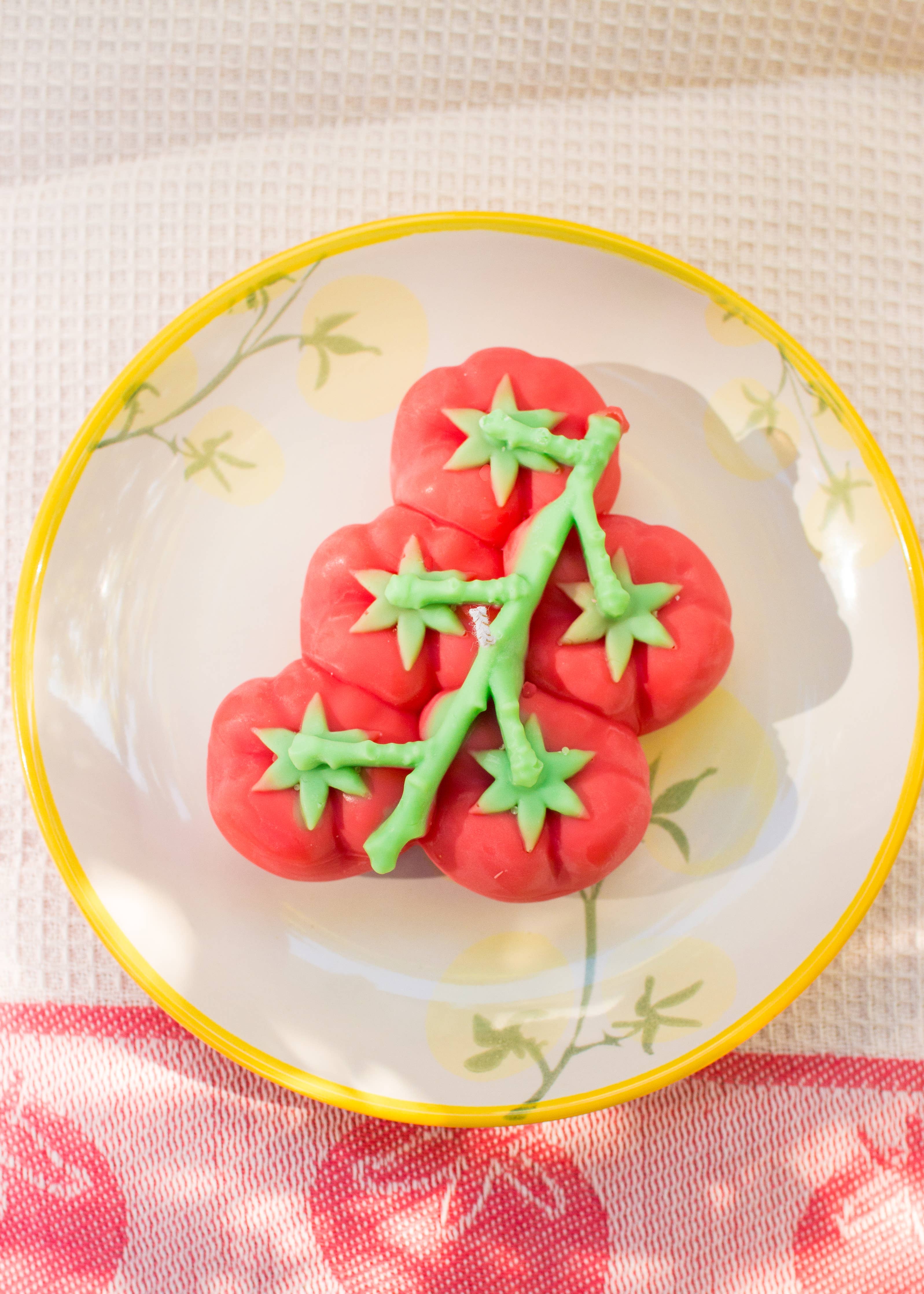 Nata Concept Store - Cherry Tomato Soy Wax Candle