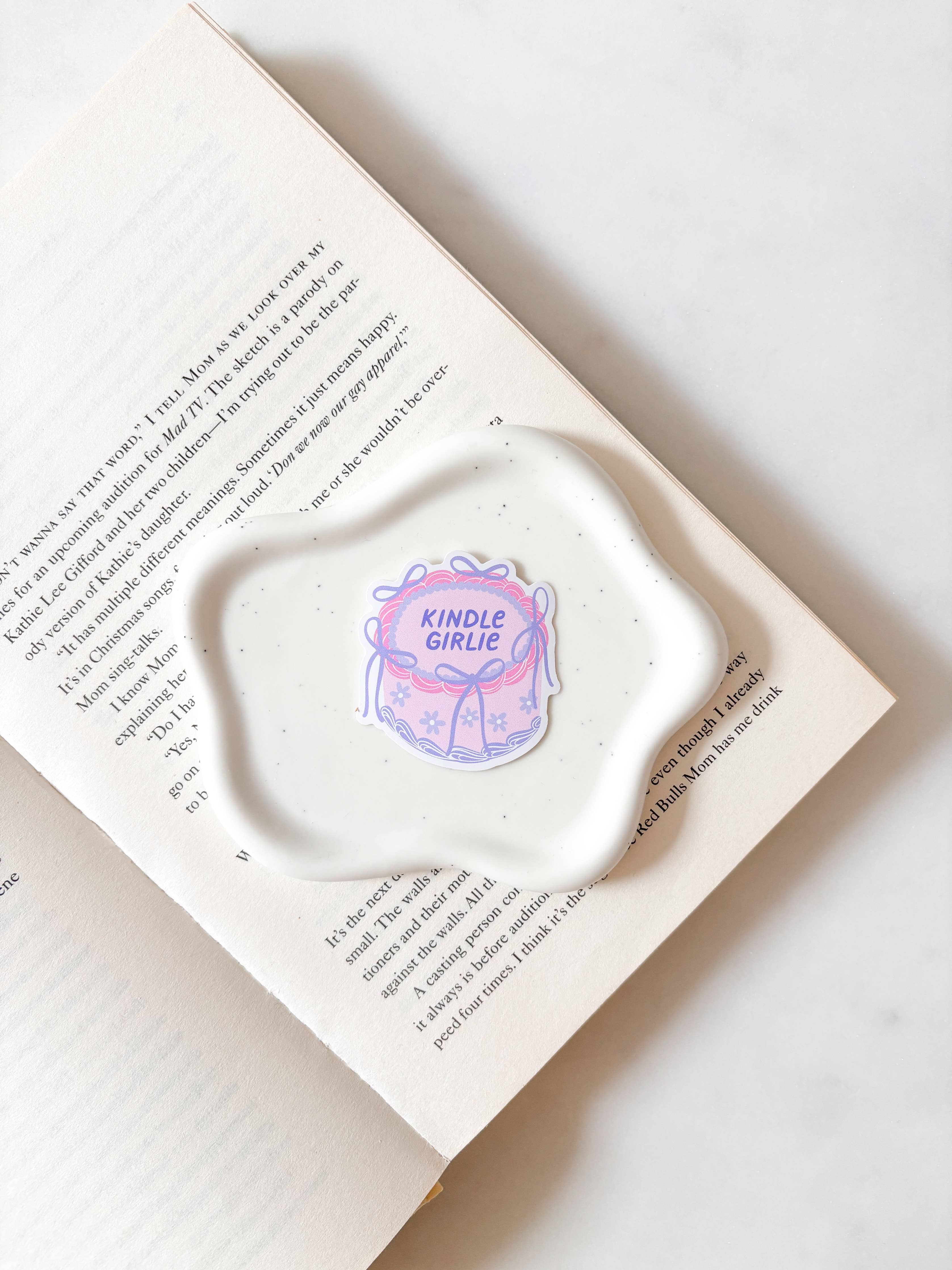 Fleurs on Sunday - Kindle Girlie Vintage Cake Sticker