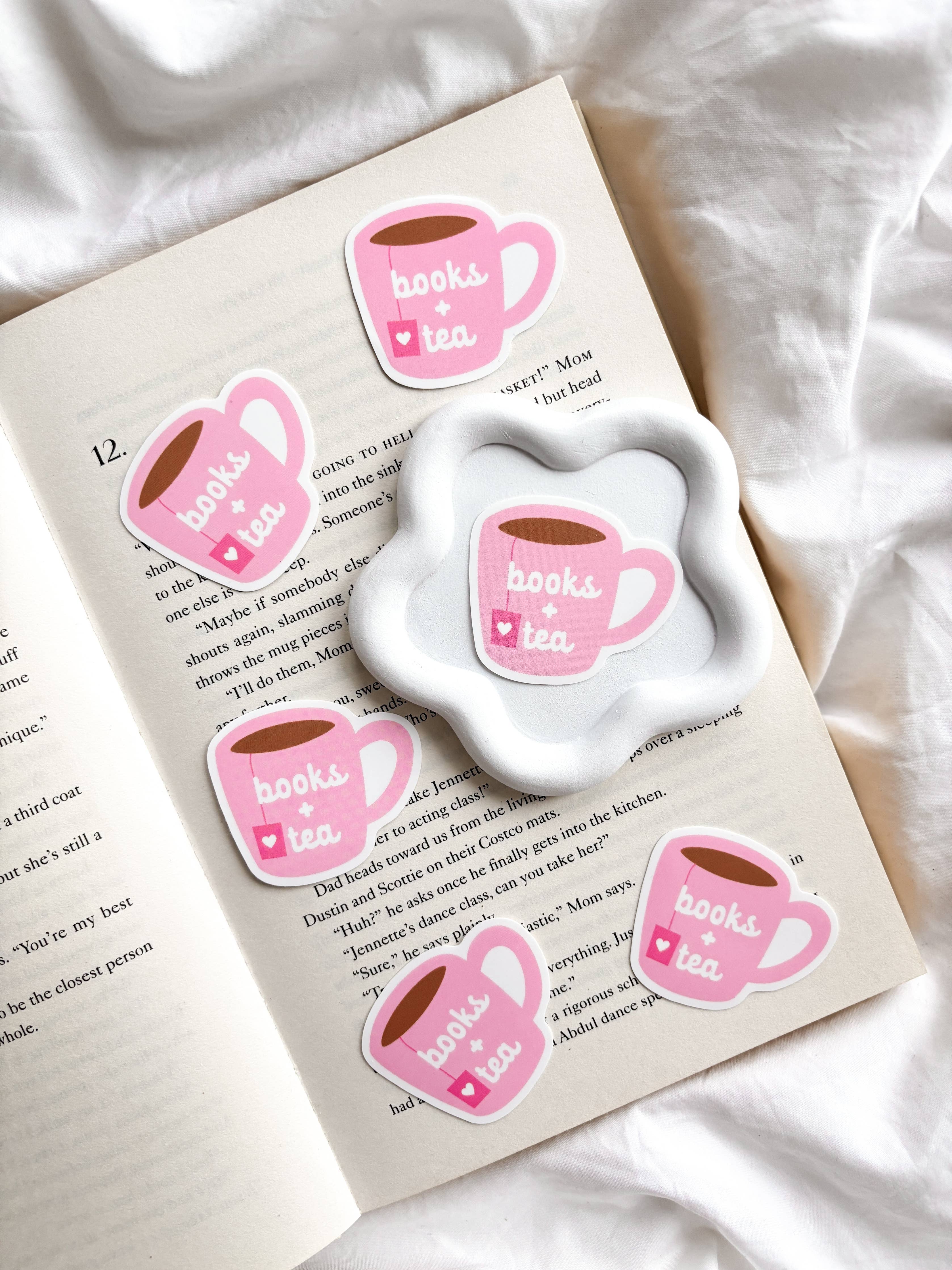 Fleurs on Sunday - Books & Tea Sticker
