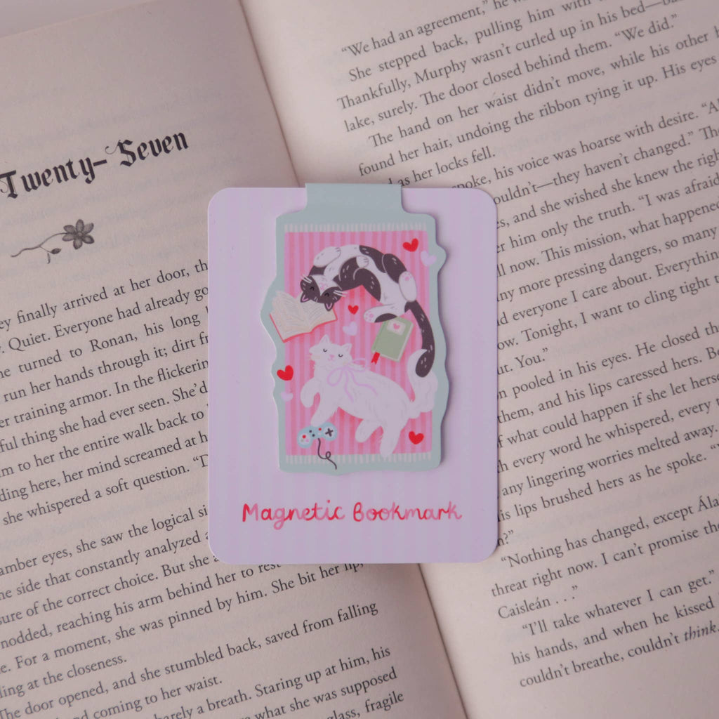 Hopscotch Paper Co. - Cosy Cats Magnetic Bookmark