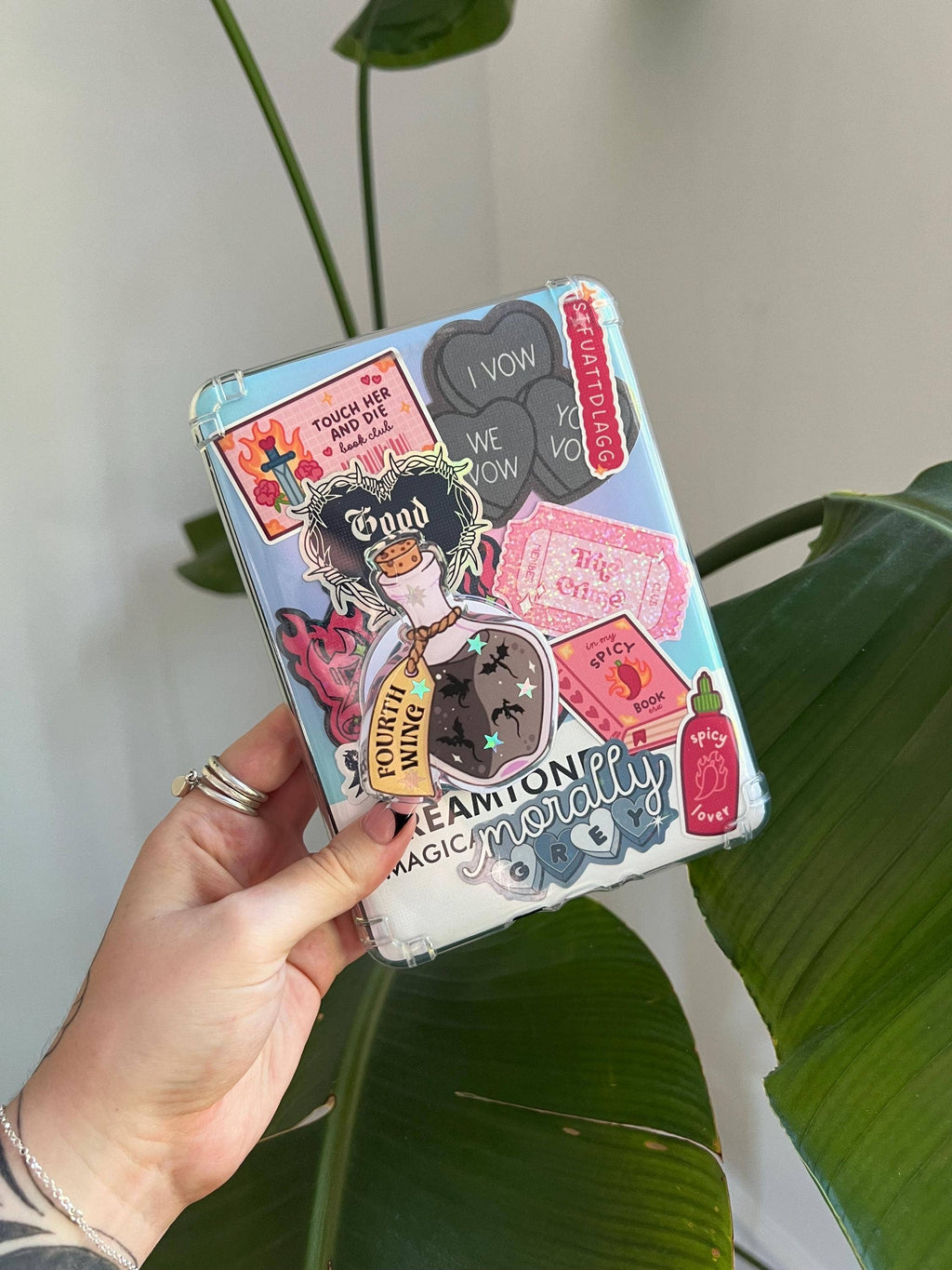 "Dragon Rider" Luxury Magnetic Kindle Grip & Phone holder