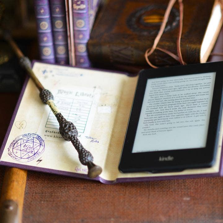 Magnetic Kindle Cover (fits all Kindle & eReaders)