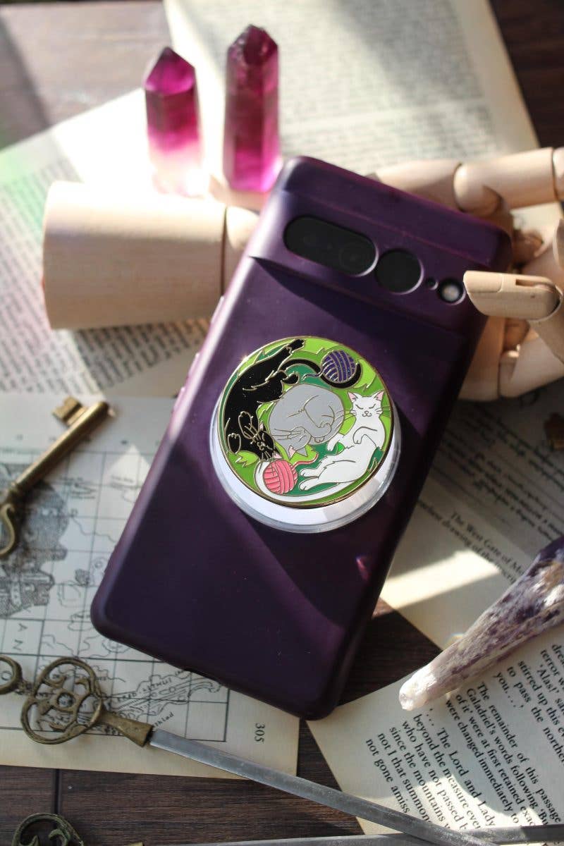 Geek and Artsy - Kitten Cuddles Kindle Grip